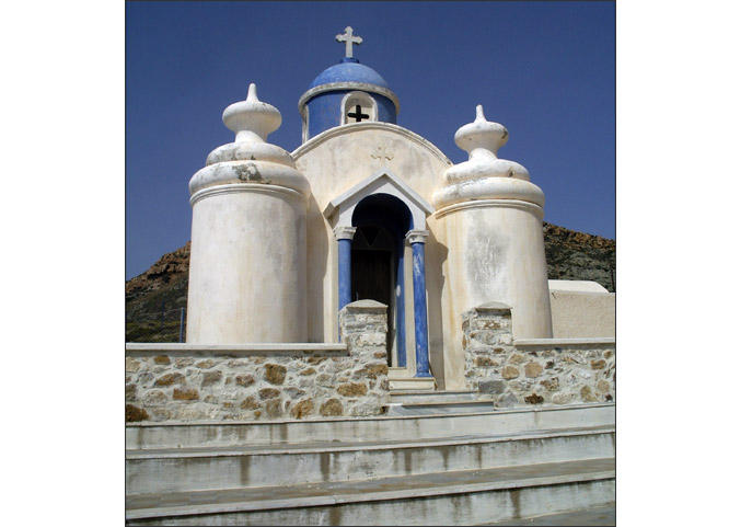 Chapel on the edge of Chora