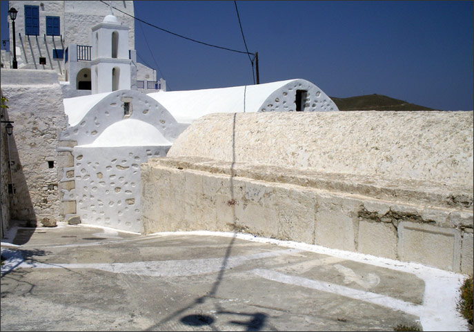Chapel of the Holy Cross (constructed of ancient spolia) and the Megáli Panaghiá